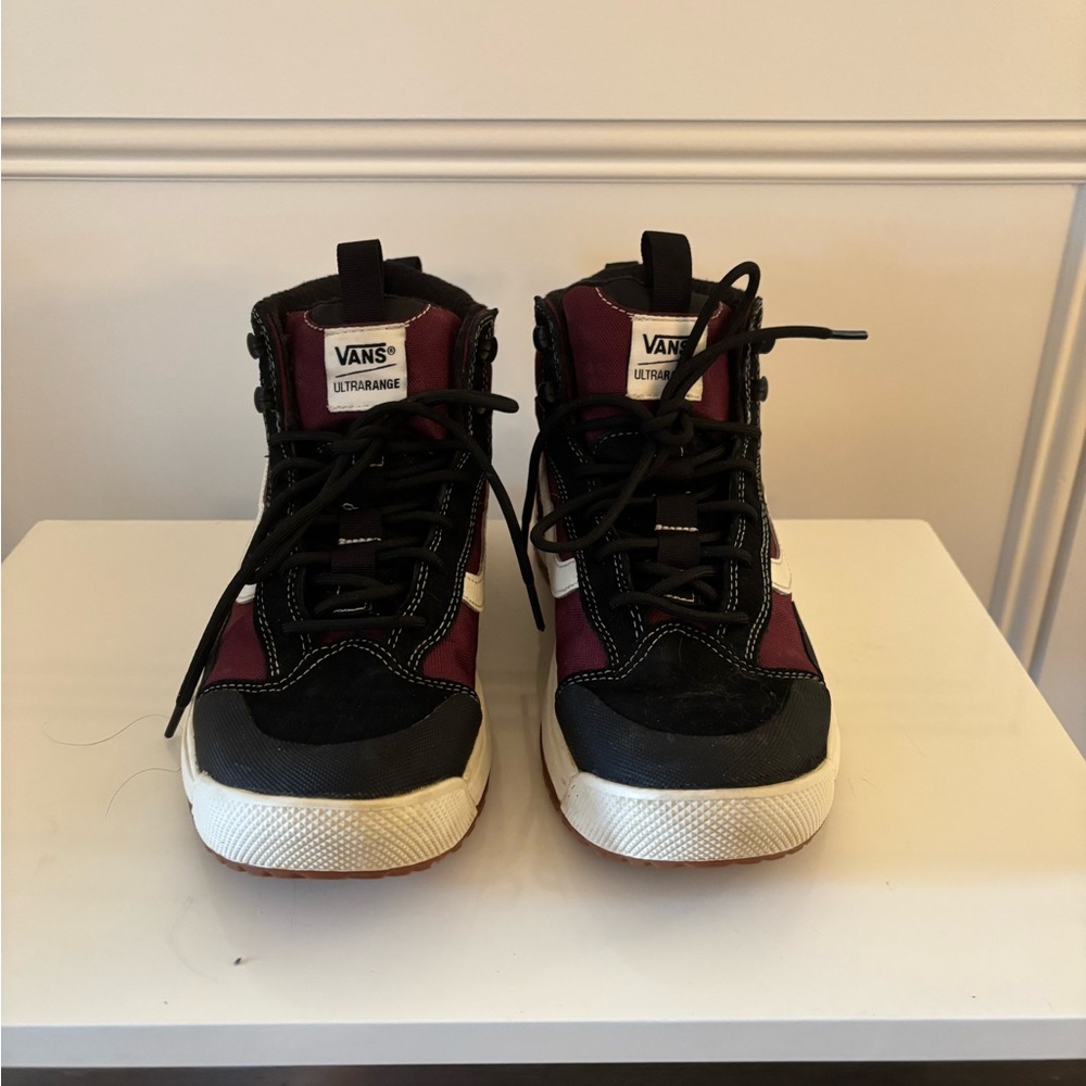 Vans Unisex UltraRange Exo Hi MTE Boots Black and Burgundy